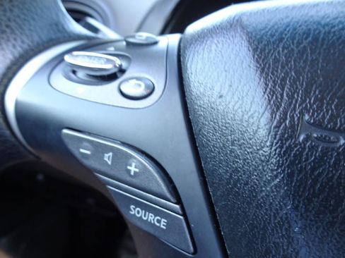 Used 2015 Nissan Pathfinder S image 31