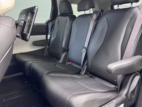 Used 2022 Kia Carnival SX FWD image 22