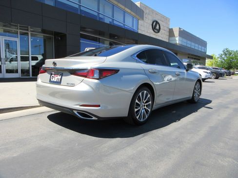 Used 2019 Lexus ES 350 w/ Accessory Package 2 FWD image 9