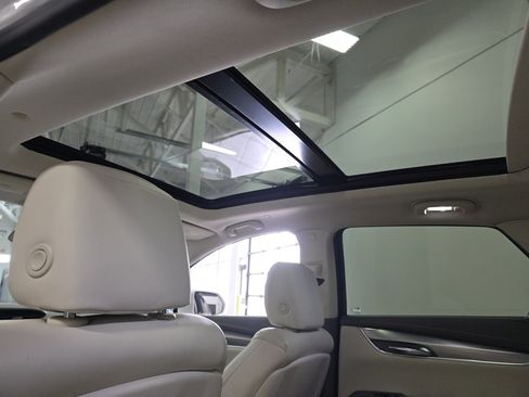 Used 2017 Cadillac XT5 Luxury w/ Driver Awareness Package image 12