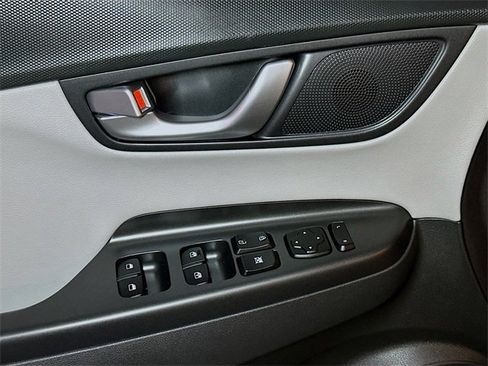 Used 2023 Hyundai Kona Limited image 9