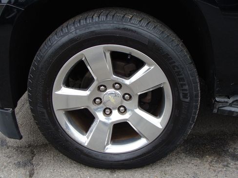 Used 2016 Chevrolet Suburban LT image 40