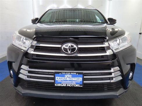 Used 2019 Toyota Highlander XLE image 3