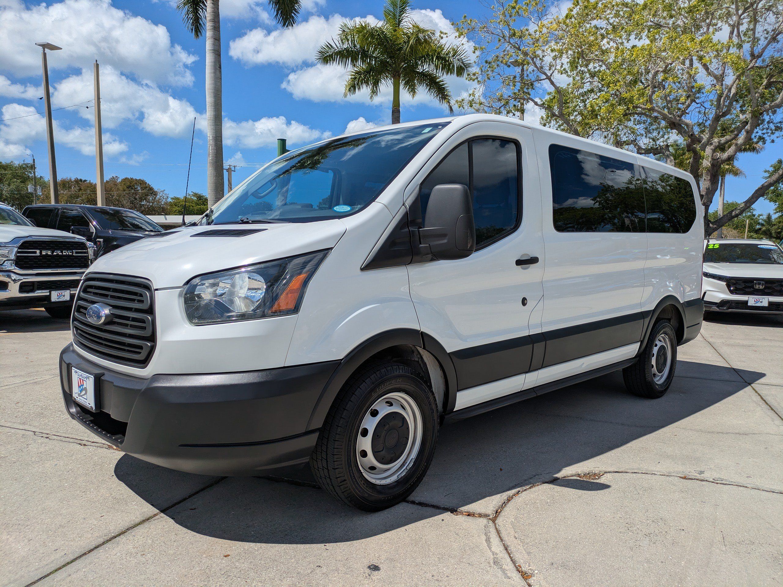 Used 2019 Ford Transit 150 XL RWD image 7
