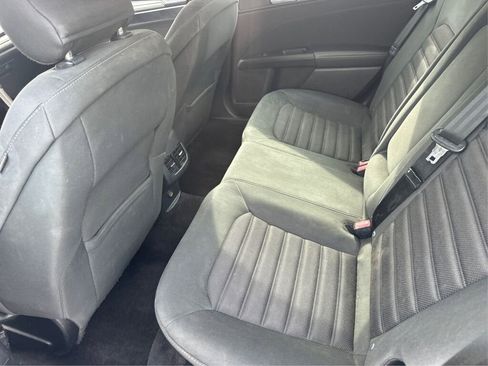 Used 2018 Ford Fusion SE w/ Fusion SE Technology Package FWD image 10