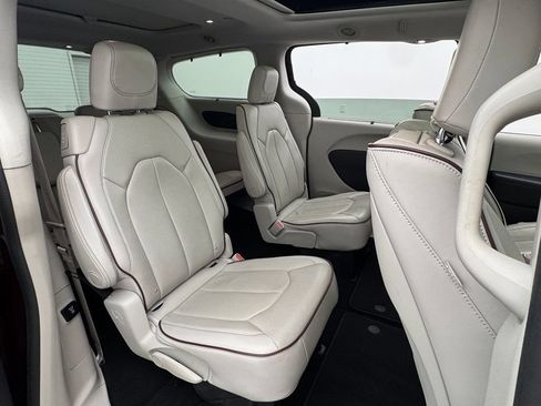 Used 2017 Chrysler Pacifica Limited FWD image 43