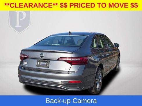 Used 2024 Volkswagen Jetta SE FWD image 9
