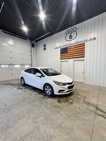 Used 2018 Chevrolet Cruze LS FWD image 1