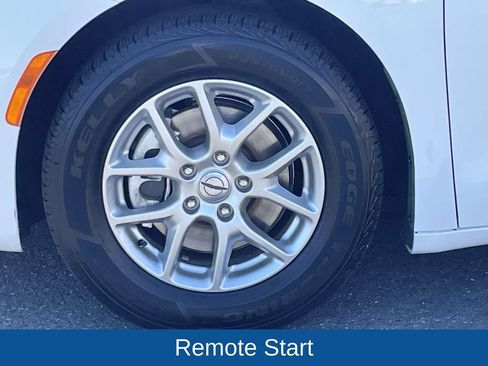 Certified 2023 Chrysler Pacifica Touring-L FWD image 12