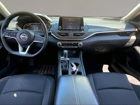 Used 2025 Nissan Altima 2.5 SV FWD image 7