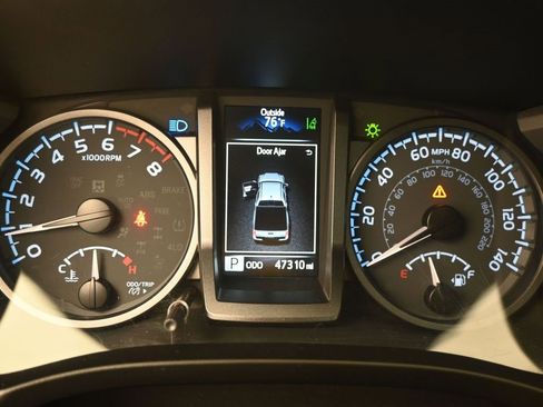 Used 2022 Toyota Tacoma TRD Off-Road image 12