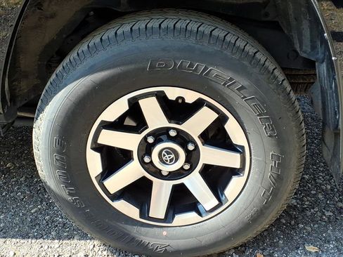 Used 2024 Toyota 4Runner TRD Off-Road image 9