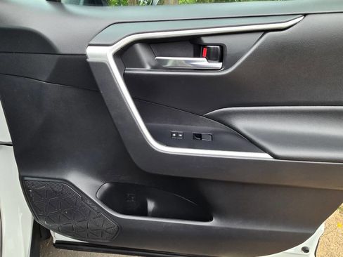 Used 2020 Toyota RAV4 XLE w/ Convenience Package image 26