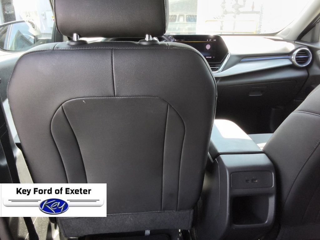Used 2025 Chevrolet Trax LT FWD image 20