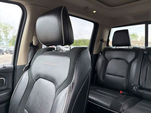 Used 2019 RAM 1500 Laramie AWD/4WD image 9