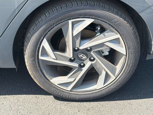 Certified 2025 Hyundai Elantra Sport FWD image 19