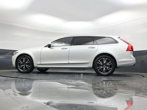 Used 2018 Volvo V90 T6 Cross Country w/ Convenience Package AWD/4WD image 32