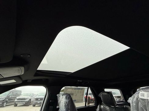 New 2026 Ford Explorer Platinum image 19