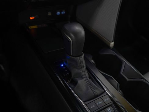 Used 2025 Toyota Camry SE image 21