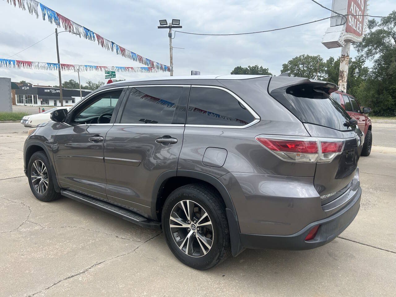 Used 2016 Toyota Highlander XLE AWD/4WD image 9