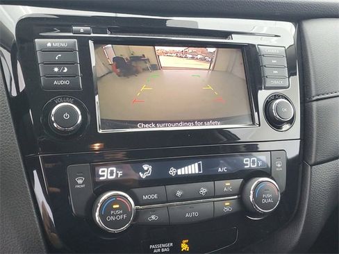 Used 2019 Nissan Rogue SV image 29