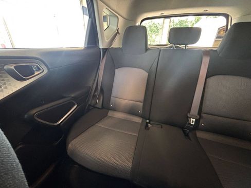 Used 2025 Kia Soul LX w/ LX Technology Package FWD image 36