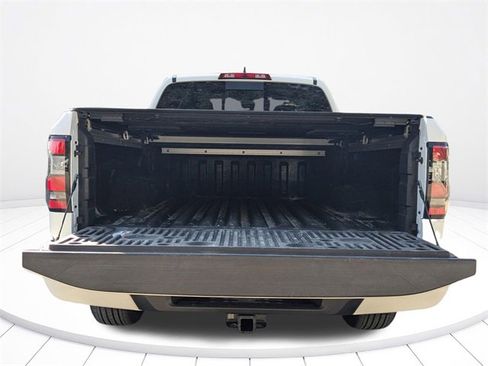 Used 2023 Nissan Frontier SV w/ SV Convenience Package image 13