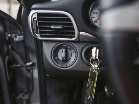 Used 2010 Porsche 911 Cabriolet image 23