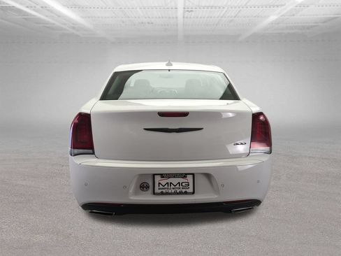 Used 2022 Chrysler 300 Touring L RWD image 7