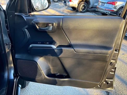 Used 2023 Toyota Tacoma TRD Off-Road image 21