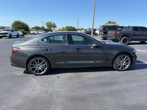 Used 2025 Genesis G70 2.5T image 3