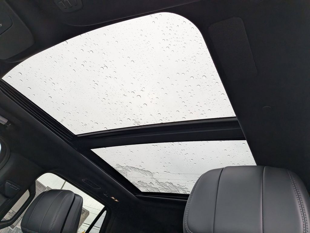 New 2025 Lincoln Navigator Reserve w/ Jet Appearance Package AWD/4WD image 14