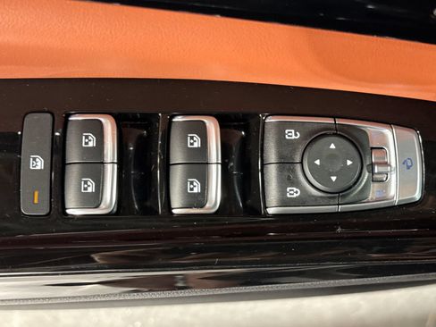 Used 2024 Kia Carnival SX Prestige FWD image 11