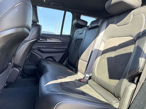 Used 2023 Jeep Grand Cherokee Altitude image 24