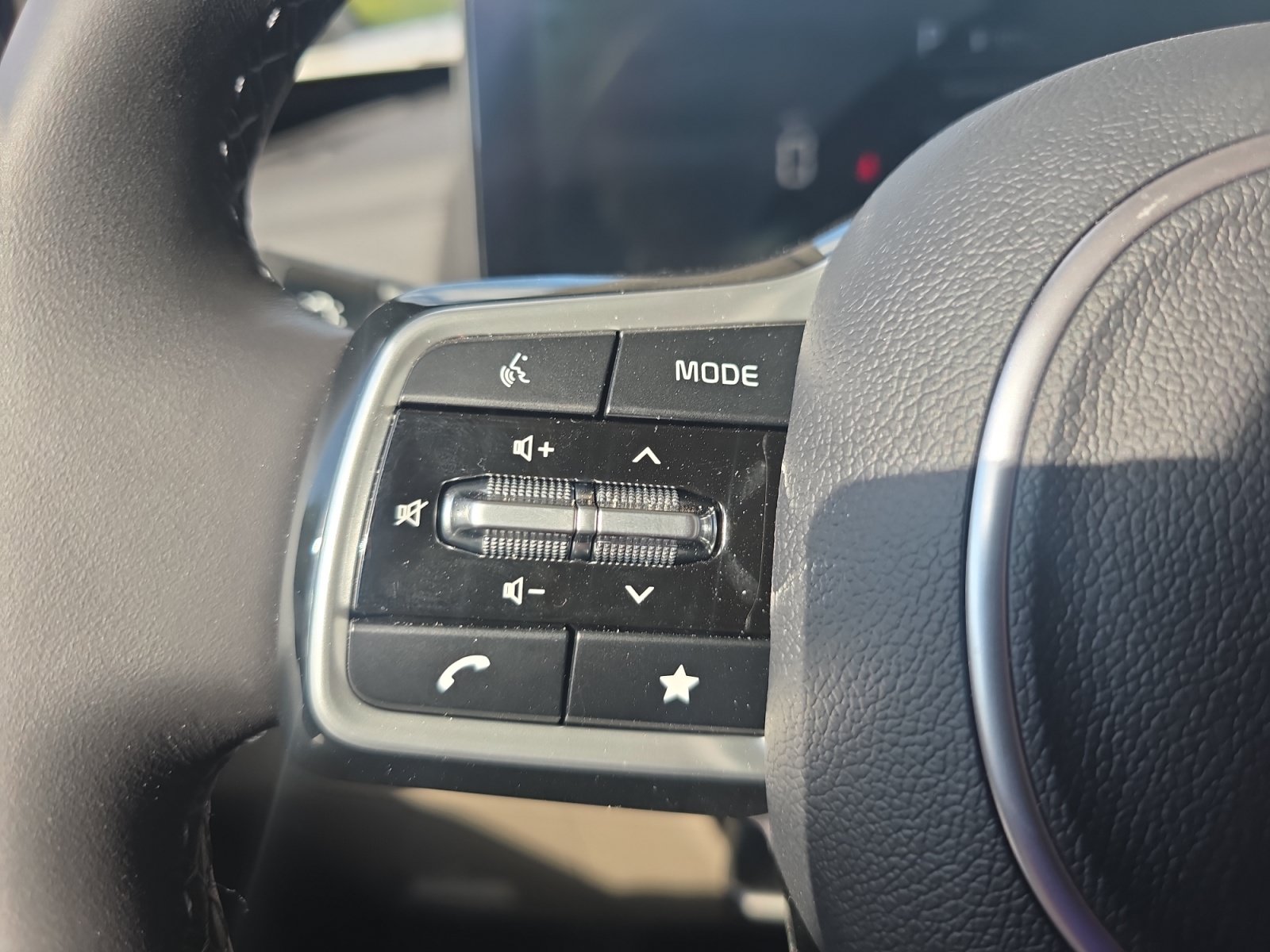 Certified 2026 Kia Carnival LX FWD image 25
