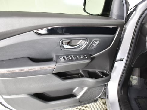 Used 2025 Honda Pilot TrailSport image 38