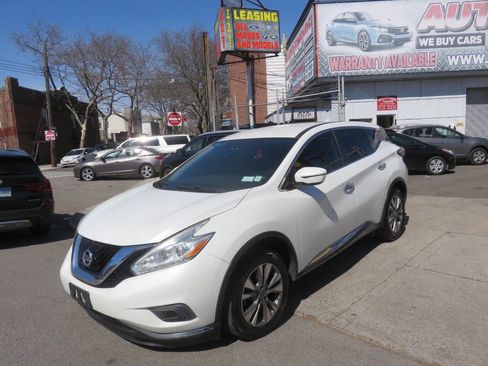 Used 2017 Nissan Murano S image 2