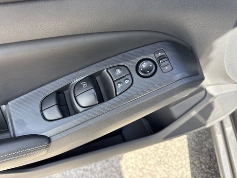 Used 2025 Nissan Altima 2.5 SV FWD image 14