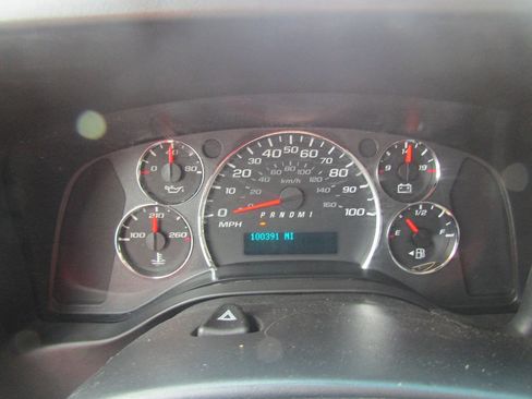 Used 2011 Chevrolet Express 2500 w/ Cold Climate Package image 9