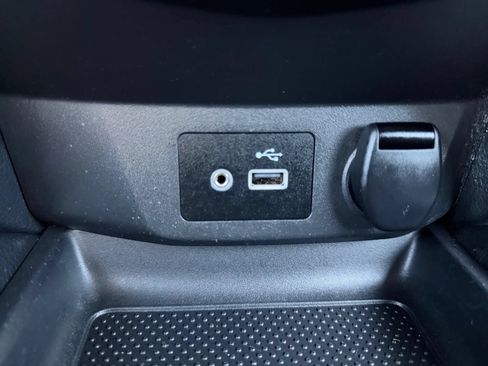 Used 2018 Nissan Rogue SV AWD/4WD image 17