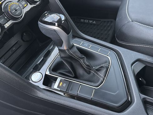 Used 2024 Volkswagen Taos SE image 32