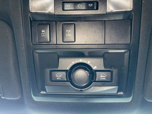 Used 2017 Toyota Tacoma TRD Sport image 33