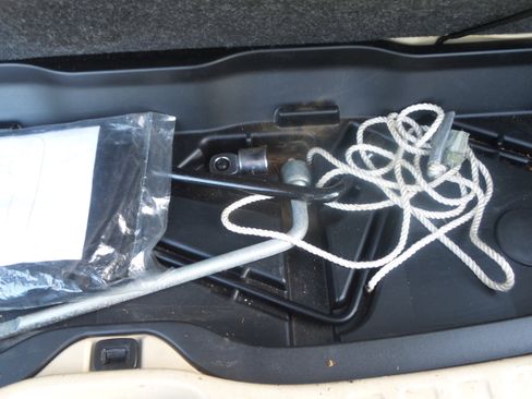 Used 2005 Toyota Highlander 4WD V6 w/ 3rd Row image 15