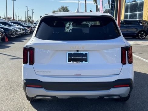 Certified 2025 Kia Sorento LX image 3