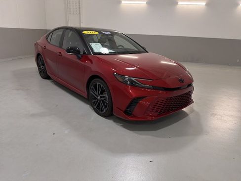 Used 2025 Toyota Camry XSE FWD image 3
