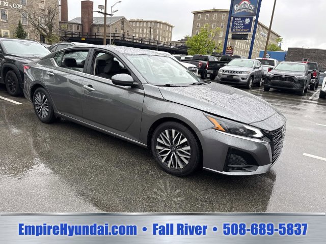 Used 2023 Nissan Altima 2.5 SV FWD image 2