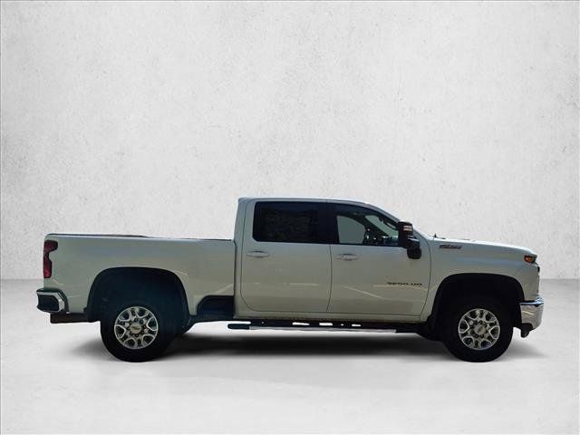 Used 2023 Chevrolet Silverado 2500 LT w/ Convenience Package AWD/4WD image 4