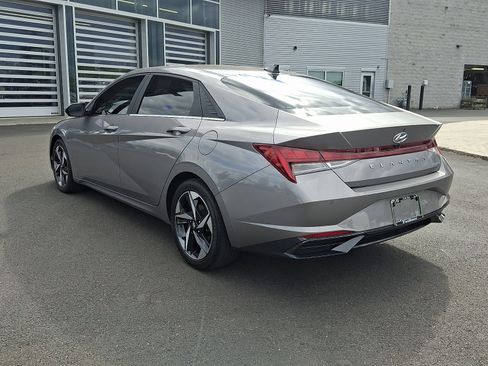 Used 2023 Hyundai Elantra Limited FWD image 4