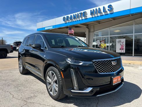 Used 2021 Cadillac XT6 Premium Luxury image 1