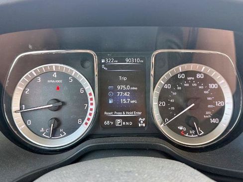 Used 2018 Nissan Titan SV w/ SV Convenience Package AWD/4WD image 17